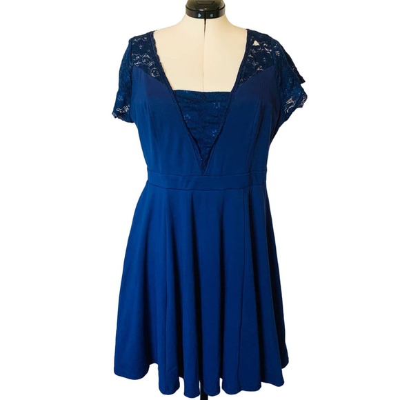 torrid Dresses & Skirts - Torrid Rayon Lace Open Back Lined Knee Length Blue Dress Women's Size 16